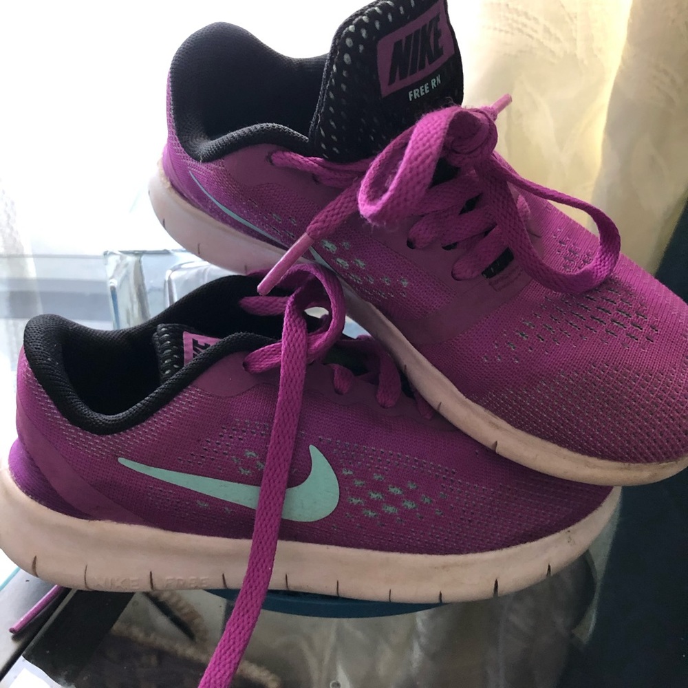 Nike - Picture 2 of 4